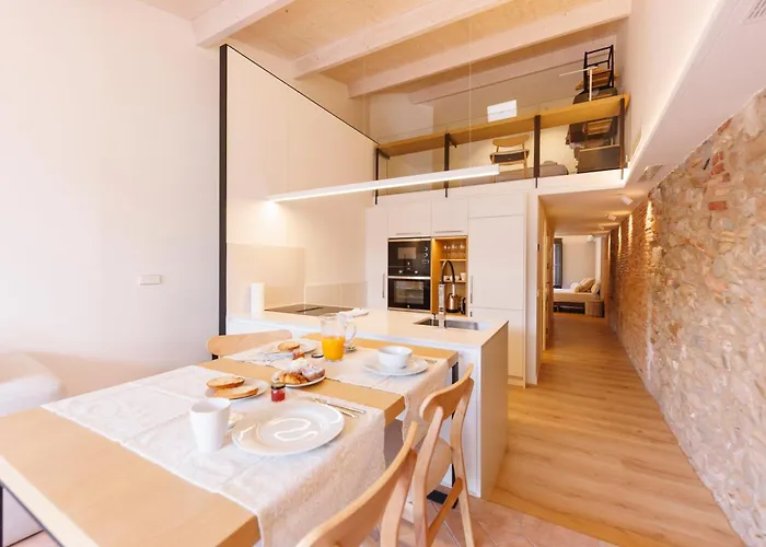 Bravissimo Ballesteries Penthouse, Monthly