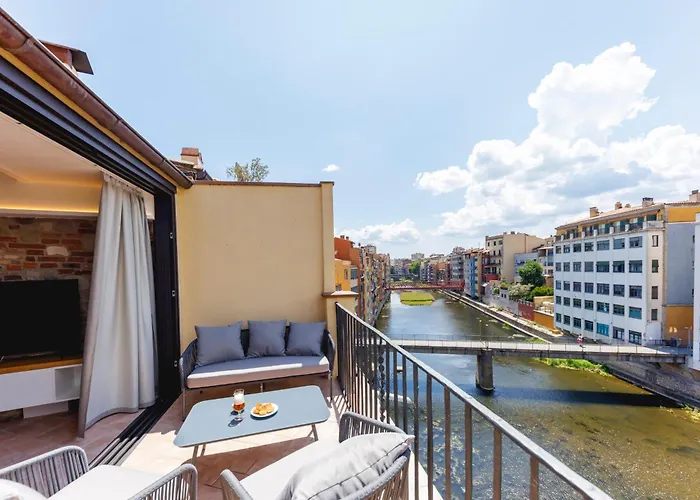 Bravissimo Ballesteries Penthouse, Monthly ז'ירונה