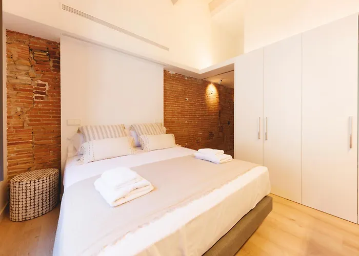 Bravissimo Ballesteries Penthouse, Monthly