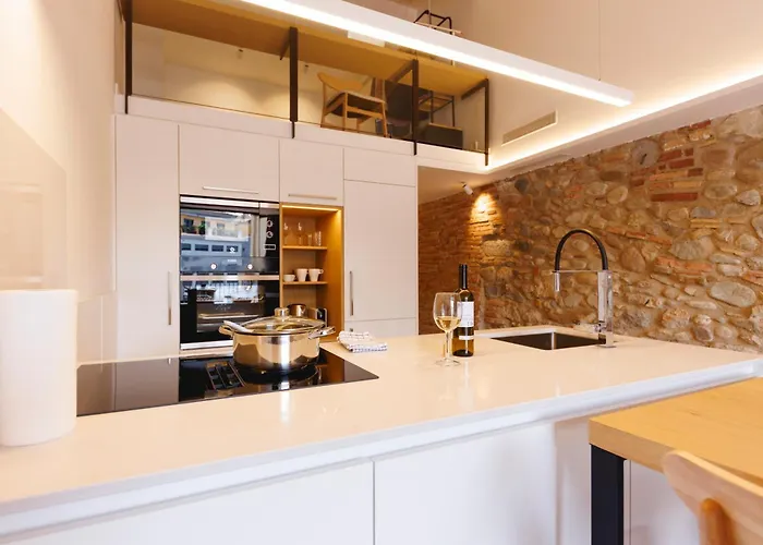 Bravissimo Ballesteries Penthouse, Monthly