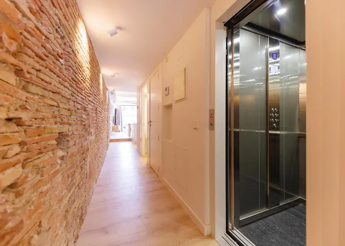 Bravissimo Ballesteries Penthouse, Monthly * Жирона